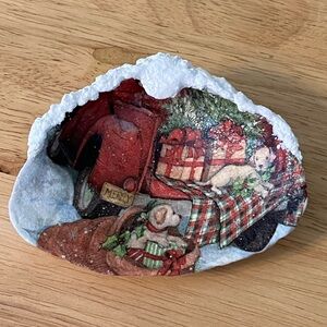 Decoupaged Clam Shell, Trinket Dish - Christmas Puppy Scene